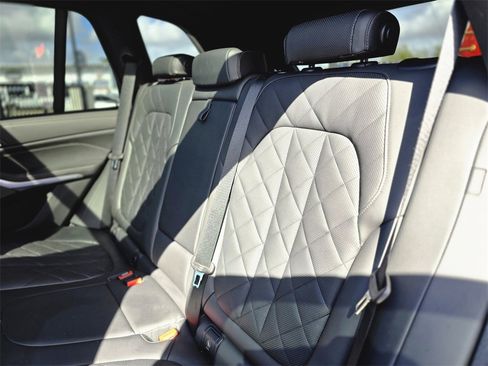 Used 2025 BMW X5 sDrive40i w/ M Sport Package image 9