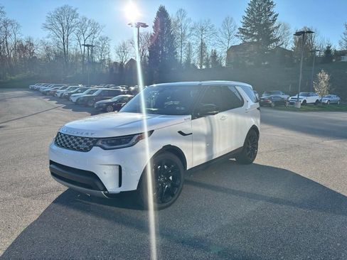Used 2025 Land Rover Discovery S image 1