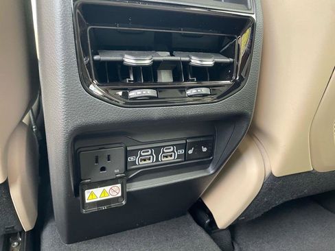 New 2025 Jeep Grand Cherokee Limited w/ Black Appearance Package image 39