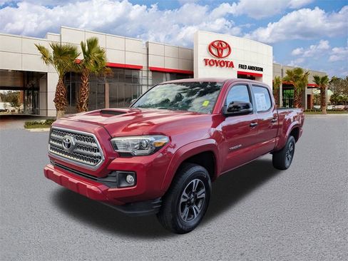 Used 2017 Toyota Tacoma TRD Sport image 9