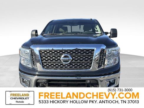 Used 2017 Nissan Titan SV image 9
