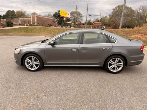 Used 2013 Volkswagen Passat 2.5 SEL Premium image 3