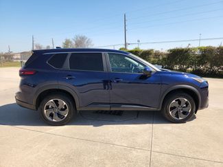 Used 2025 Nissan Rogue SV video 4
