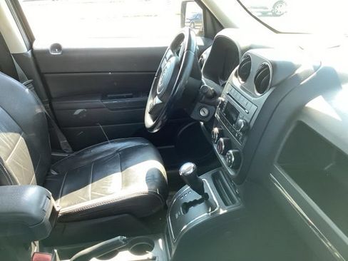 Used 2016 Jeep Patriot High Altitude FWD image 15