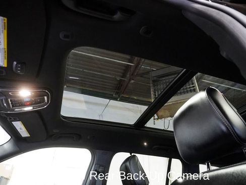 Used 2024 Jeep Grand Cherokee Limited w/ Luxury Tech Group II image 12