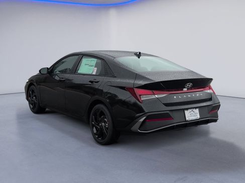 New 2026 Hyundai Elantra Sport FWD image 4