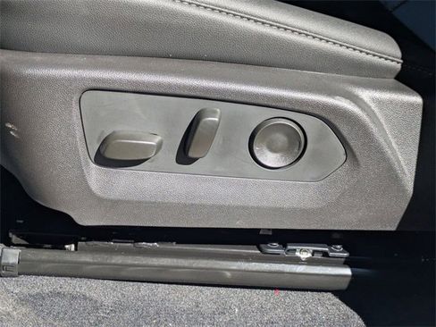 New 2025 Chevrolet Colorado LT w/ LT Convenience Package image 11