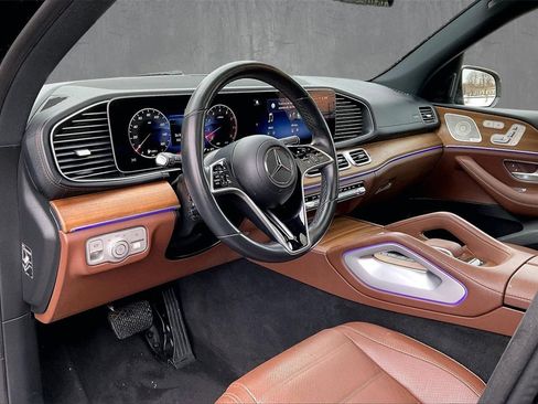 Used 2024 Mercedes-Benz GLS 450 4MATIC image 17