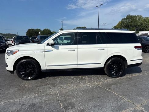 Used 2023 Lincoln Navigator L Reserve w/ Equipment Group 201A AWD/4WD image 4