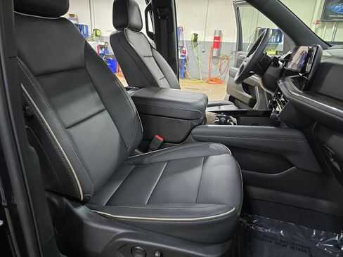 New 2025 Chevrolet Suburban Premier w/ Sun And Tow Package image 11