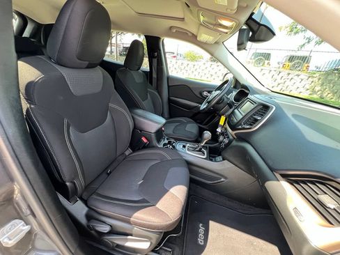 Used 2015 Jeep Cherokee Latitude FWD image 26