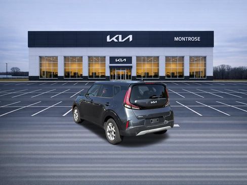 Used 2023 Kia Soul LX w/ LX Technology Package FWD image 8