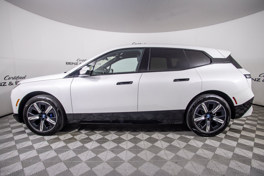 Used 2023 BMW iX xDrive50 w/ Sport Package AWD/4WD image 10