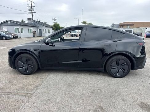 Used 2026 Tesla Model Y 2WD image 8