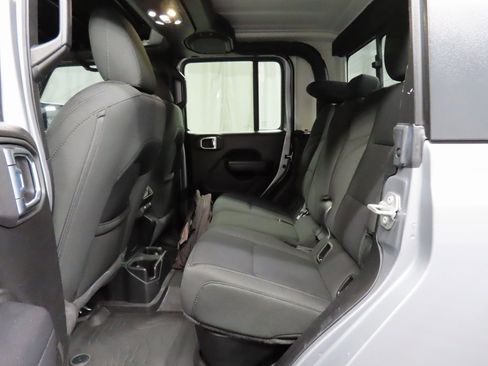 Used 2021 Jeep Gladiator Sport image 11