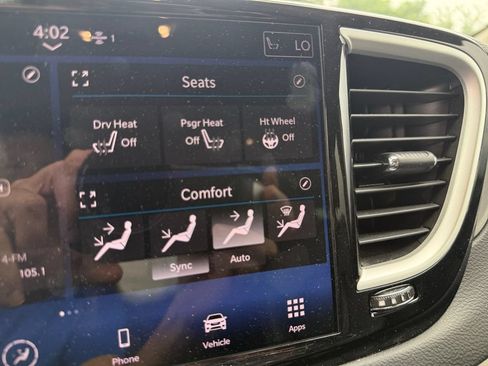 Used 2023 Chrysler Pacifica Touring-L FWD image 28