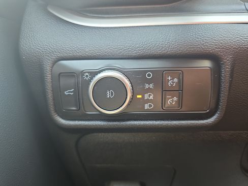 Used 2022 Ford Explorer XLT w/ Equipment Group 202A AWD/4WD image 25