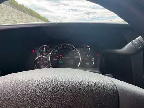 Used 2017 Chevrolet Express 2500 image 15