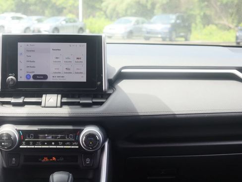 Used 2025 Toyota RAV4 XLE AWD/4WD image 20