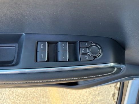 Used 2024 GMC Acadia Denali w/ Super Cruise Package AWD/4WD image 9