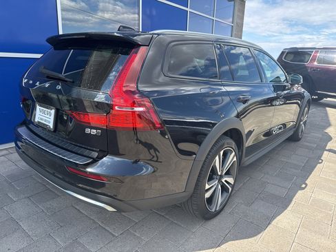 Used 2023 Volvo V60 B5 Cross Country Plus w/ Climate Package image 4