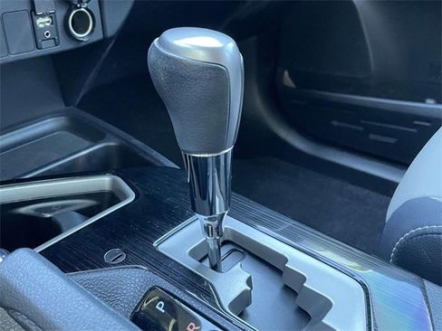 Used 2018 Toyota RAV4 Limited image 25