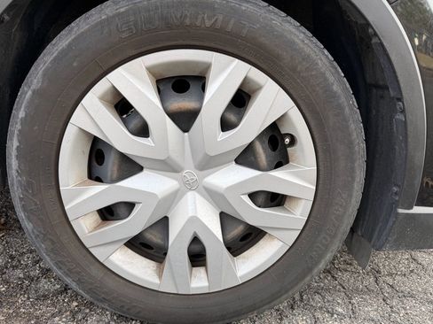 Used 2019 Toyota C-HR LE image 9