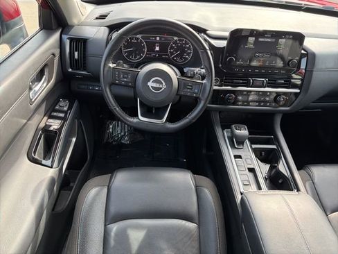 Used 2024 Nissan Pathfinder SL w/ SL Premium Package image 10