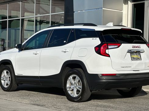 Used 2023 GMC Terrain SLE w/ Driver Convenience Package image 6