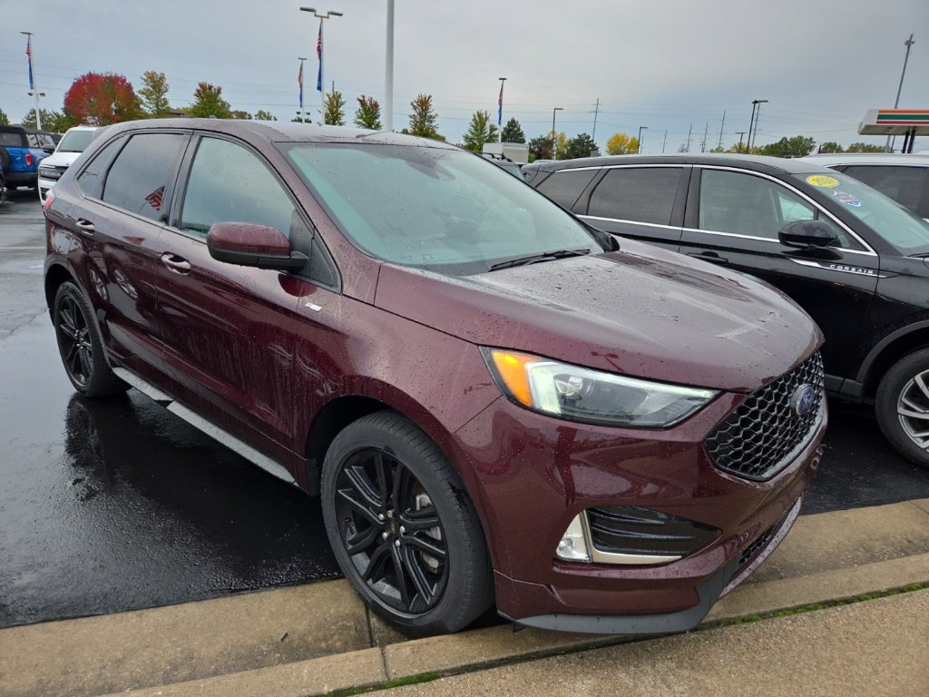 Used 2021 Ford Edge ST-Line w/ Class II Trailer Tow Package AWD/4WD image 12
