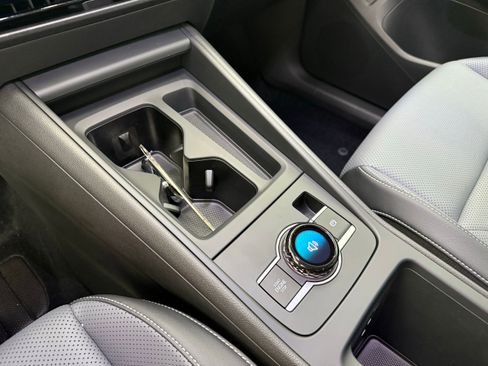 New 2025 Volkswagen Tiguan SE image 18