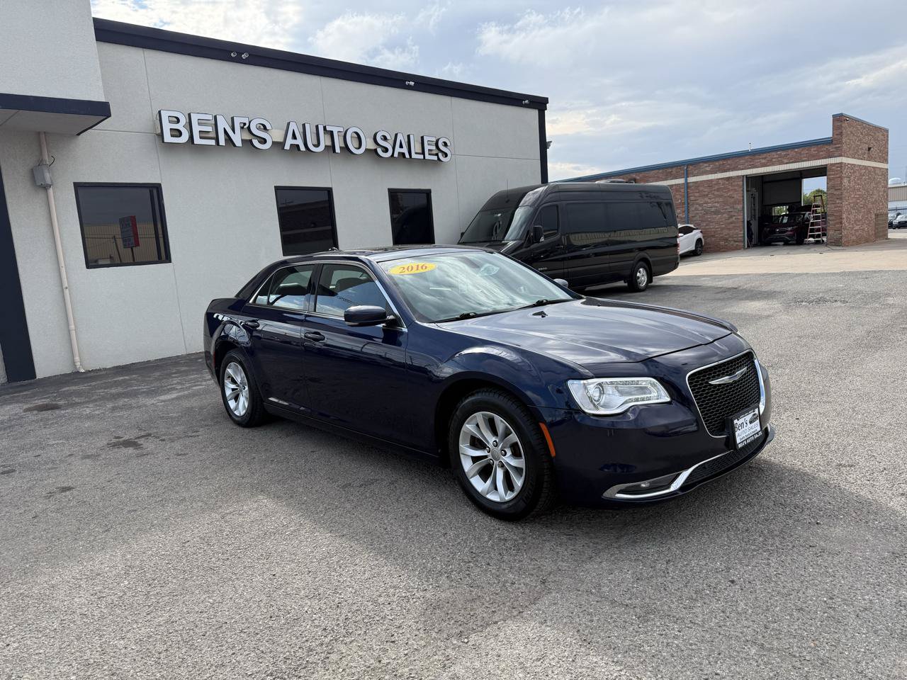 Used 2016 Chrysler 300 Limited RWD image 4