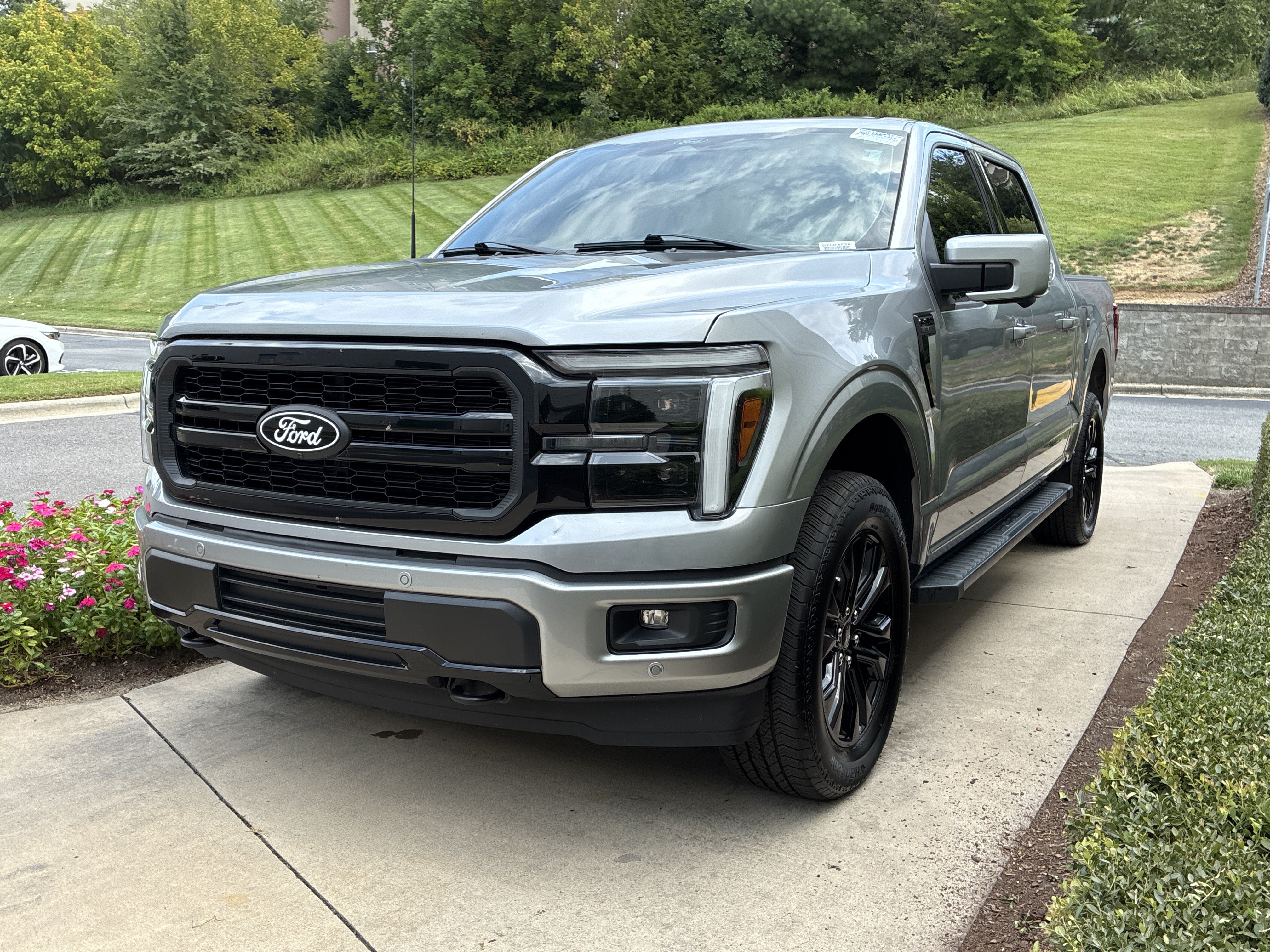 Used 2025 Ford F150 Lariat w/ Equipment Group 501A Mid AWD/4WD image 3