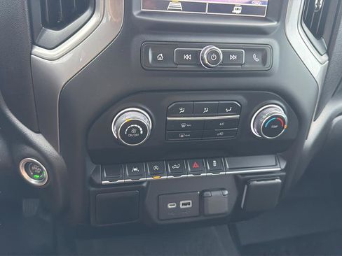 Used 2022 Chevrolet Silverado 1500 Custom AWD/4WD image 25