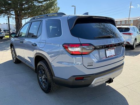 Certified 2025 Honda Pilot TrailSport image 7