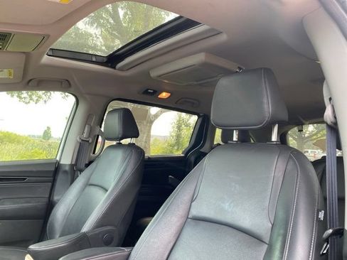 Used 2022 Honda Odyssey Touring image 2