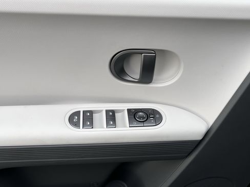 Used 2025 Hyundai Ioniq 5 SEL image 17