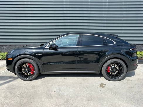 Used 2026 Porsche Cayenne Turbo AWD/4WD image 2