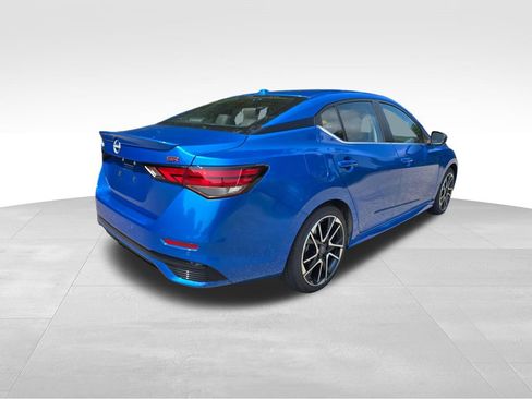 Used 2025 Nissan Sentra SR w/ SR Premium Package FWD image 14