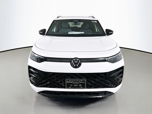 Used 2026 Volkswagen Tiguan SE R-Line AWD/4WD image 2