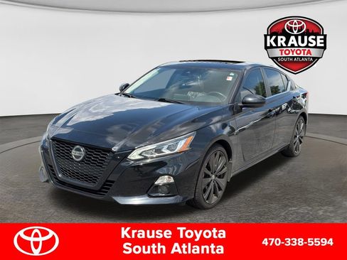 Used 2022 Nissan Altima 2.5 SR w/ Midnight Edition Package FWD image 3