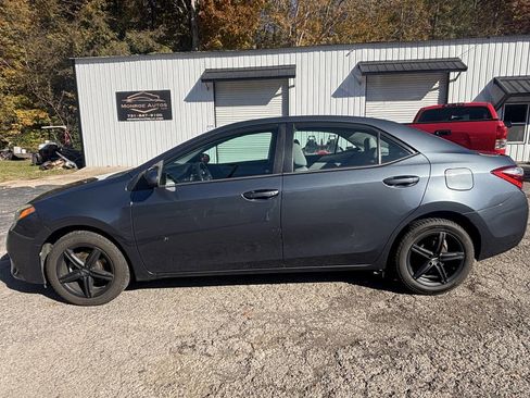 Used 2015 Toyota Corolla LE image 1