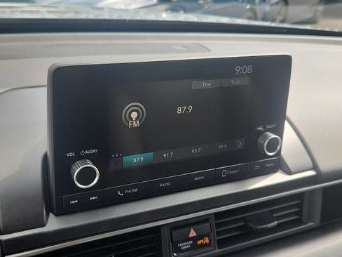 Used 2023 Honda Pilot Sport image 16