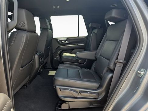 Used 2022 Chevrolet Tahoe Z71 w/ Z71 Off-Road Package AWD/4WD image 13