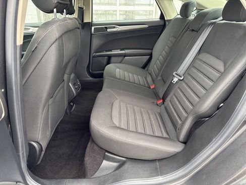 Used 2019 Ford Fusion SE FWD image 15