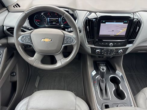 Used 2018 Chevrolet Traverse Premier w/ Driver Confidence II Package FWD image 18