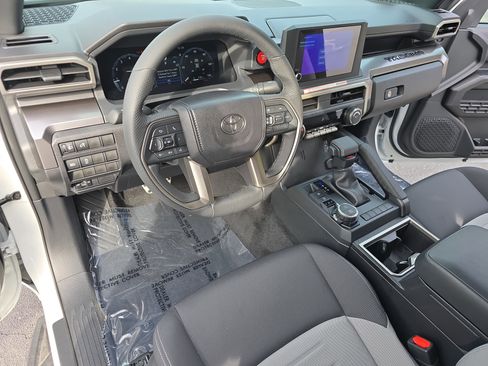 Used 2025 Toyota Tacoma TRD Sport image 17