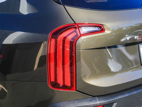 Used 2022 Kia Telluride SX w/ Towing Package image 11