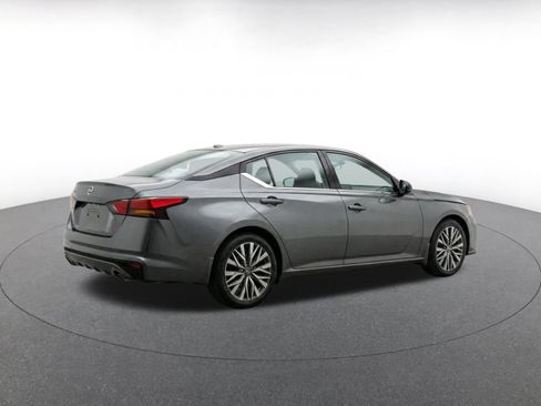 Used 2025 Nissan Altima 2.5 SV FWD image 9