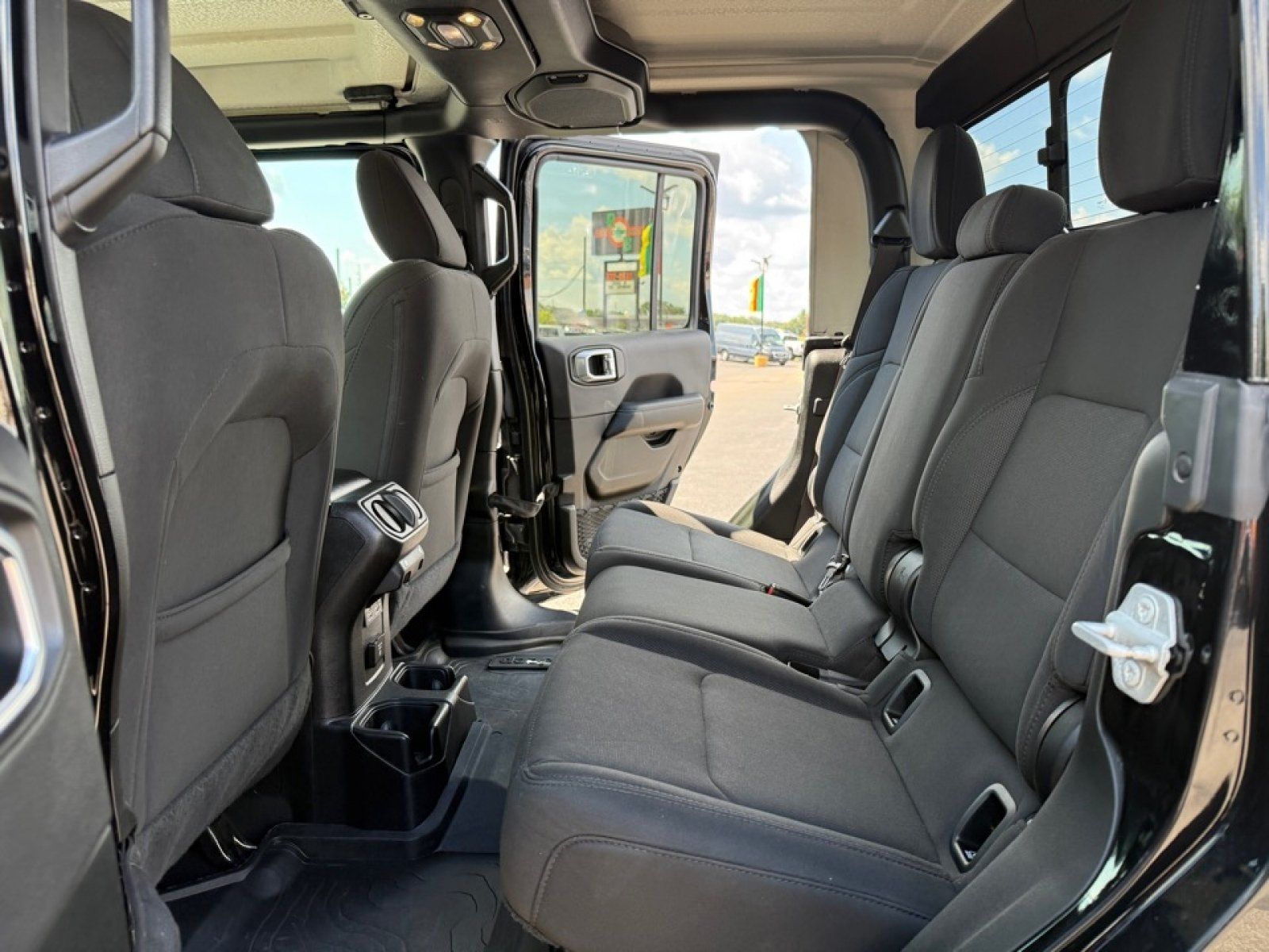 Used 2020 Jeep Gladiator Overland w/ Uconnect 4C Nav & Sound Group AWD/4WD image 28